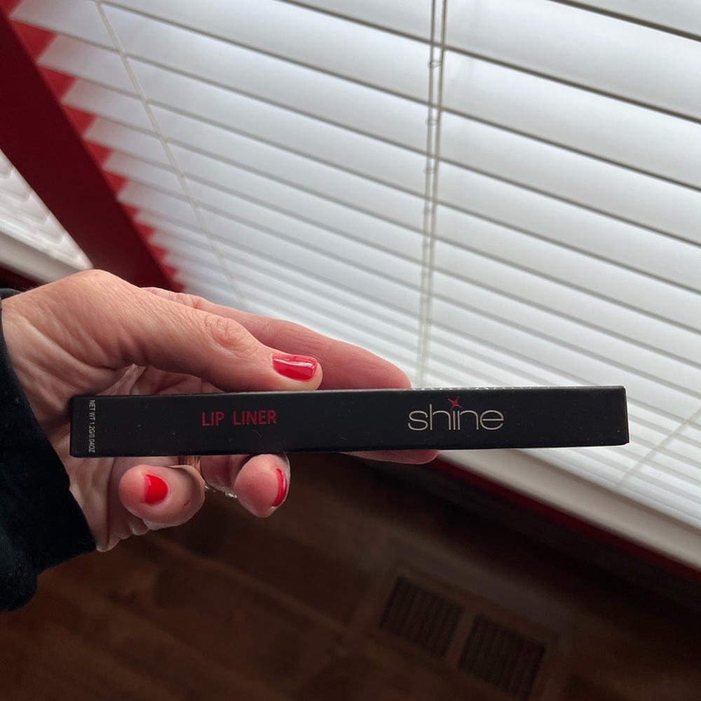 NEW! Shine lip liner pink beloved color